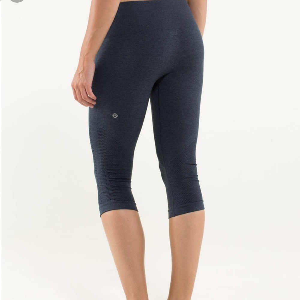Lululemon “ in the flow ii” cropped